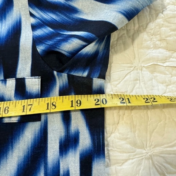 Calvin Klein Lapis Blue Geometric Long Sleeve Blouse. Size M - Picture 9 of 9